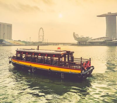 Singapore, boat and ferry. Photo by Mike Enerio on Unsplash